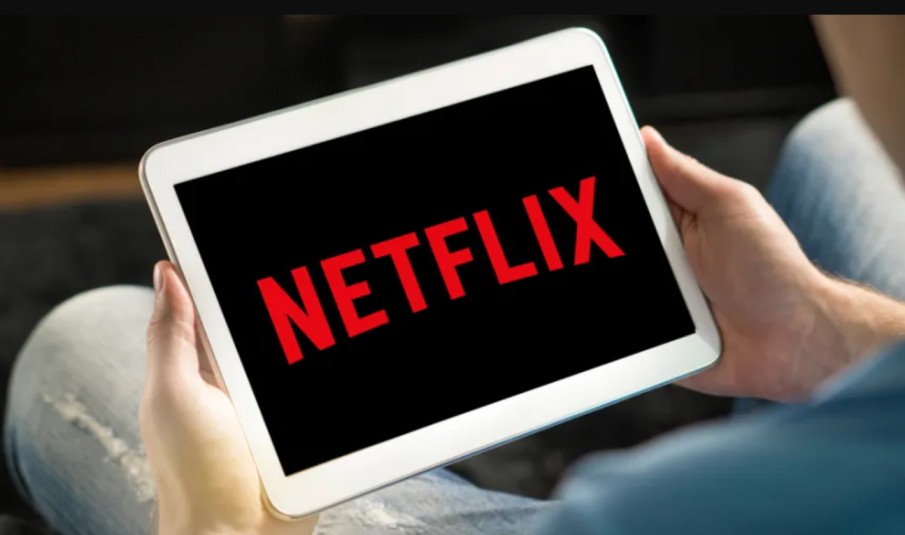 Netflix Surpasses Q3 2024 Expectations, Projects Strong Growth for 2025